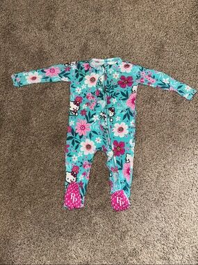 Hello Kitty Posh Peanut 0-3months sleeper